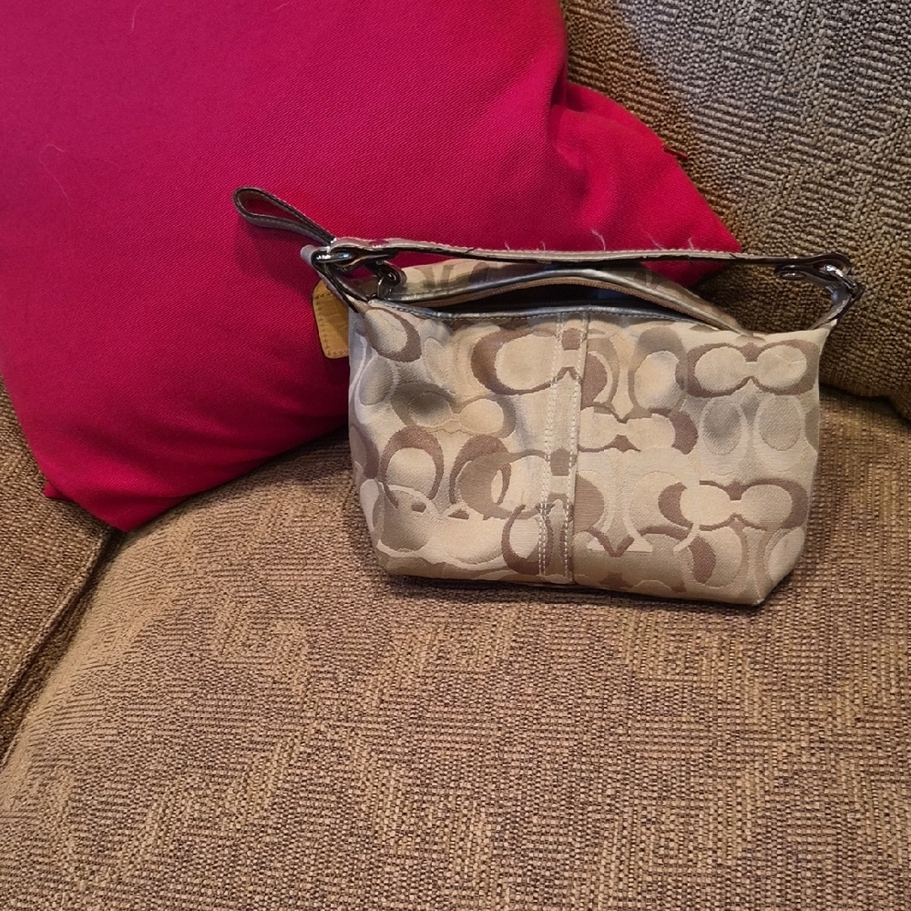 Chic COACH Tan Patterned Women's Wristlet